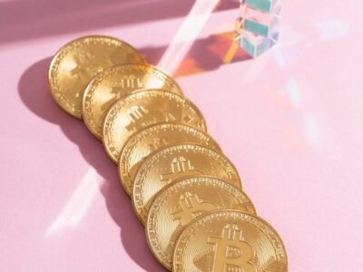 Лучшие криптобиржи по количеству доступных монет в 2026 году